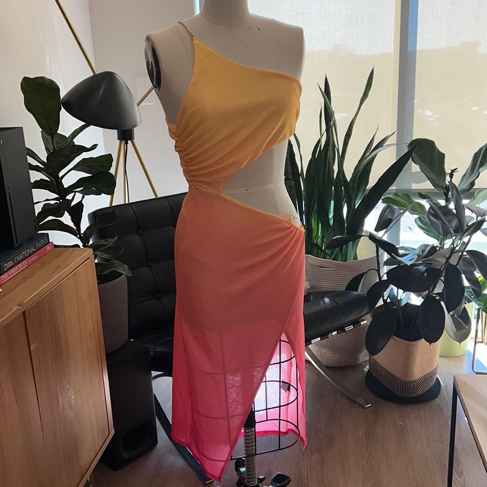 NWOT Ombré midi dress with chain detail